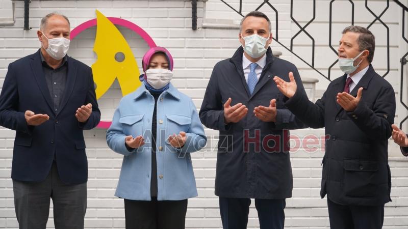 Dükkanlar esnaf duası ile açıldı