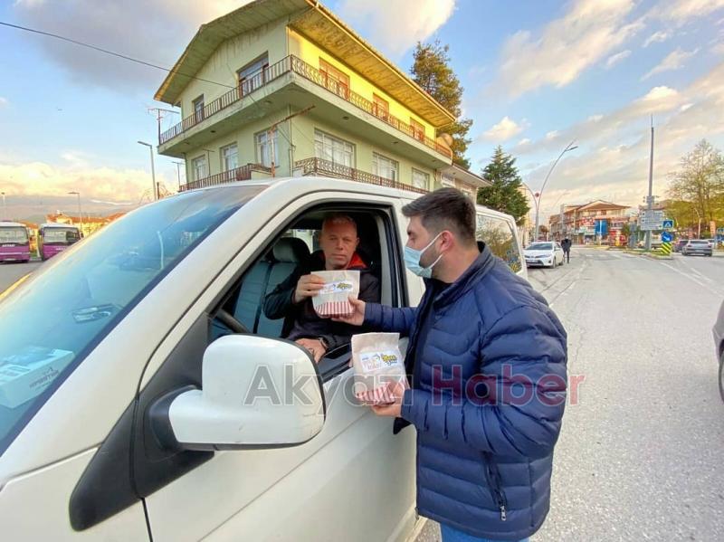 AK gençler iftara 5 kala geleneğini sürdürdü