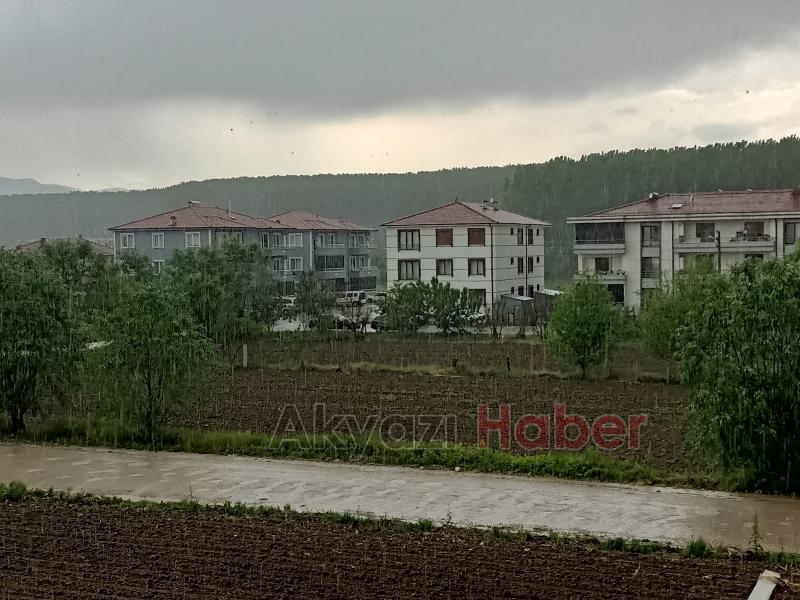 Akyazı'da dolu sürprizi!