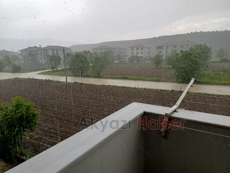 Akyazı'da dolu sürprizi!