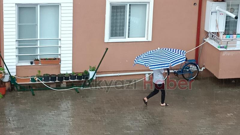 Akyazı'da dolu sürprizi!