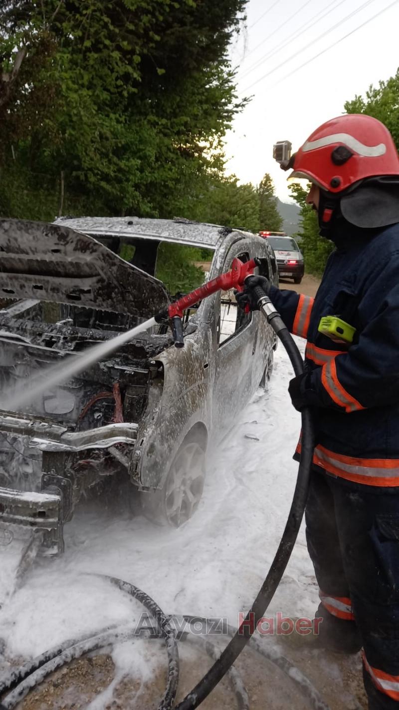 Araç alev alev yandı