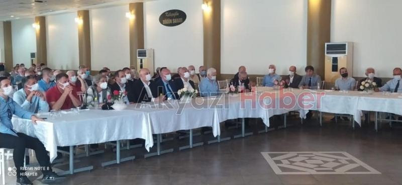 CHP Akyazı'da Rozet Takma programı