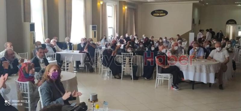 CHP Akyazı'da Rozet Takma programı