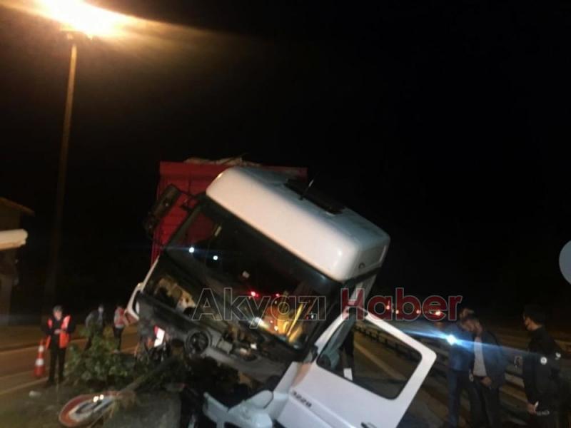 Alkollü sürücü kamyonla otoyol gişelerine daldı