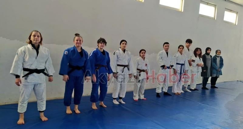 Akyazı Boybeyi 17 branşta sporun lokomotofi