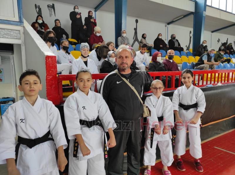 Akyazı Halk Eğitim Merkezi'nden yıl sonu sergisi