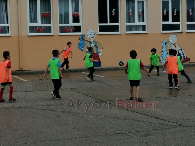 Nevruz Banoğlu İlkokulu'nda futbol turnuvası sona erdi