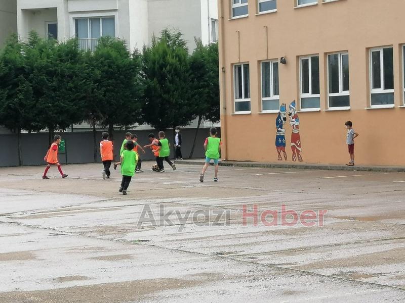 Nevruz Banoğlu İlkokulu'nda futbol turnuvası sona erdi