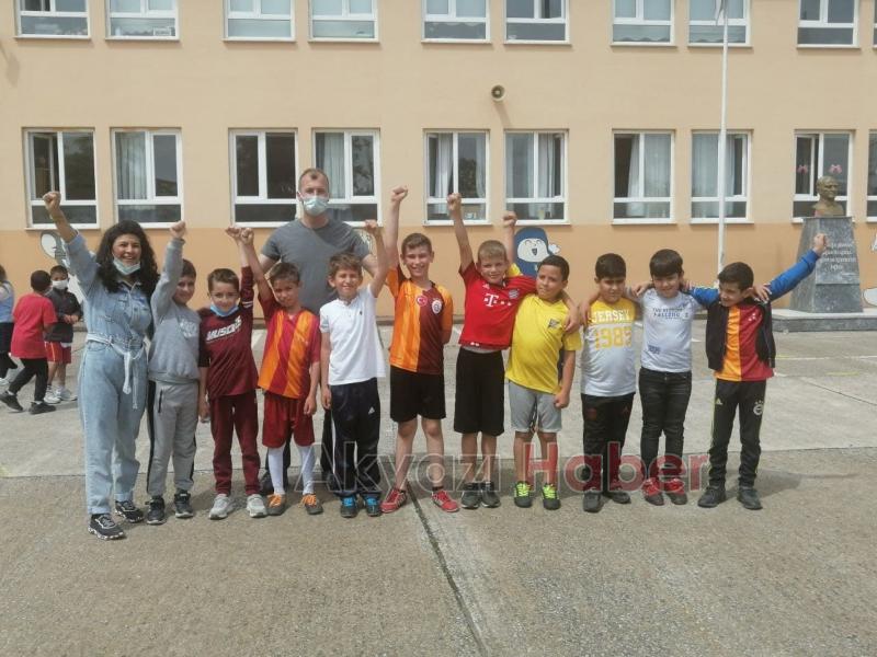 Nevruz Banoğlu İlkokulu'nda futbol turnuvası sona erdi