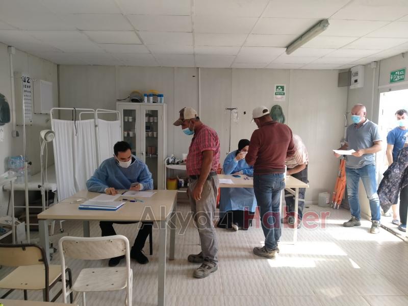 Akyazılılardan aşı çadırına yoğun ilgi