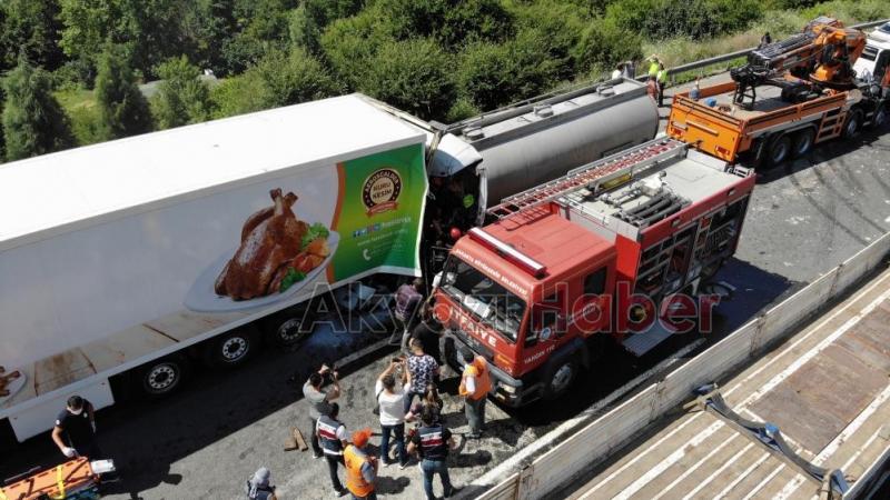 Tanker tıra ok gibi saplandı 1 ölü