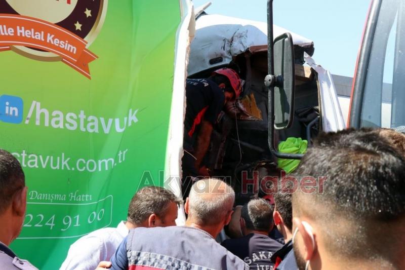 Tanker tıra ok gibi saplandı 1 ölü