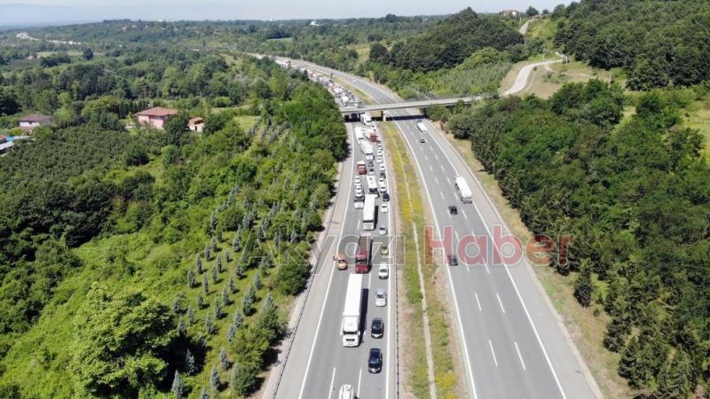 Tanker tıra ok gibi saplandı 1 ölü