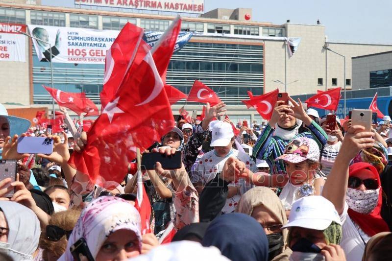 Sakarya'da Cumhurbaşkanı Erdoğan'a coşkulu karşılama