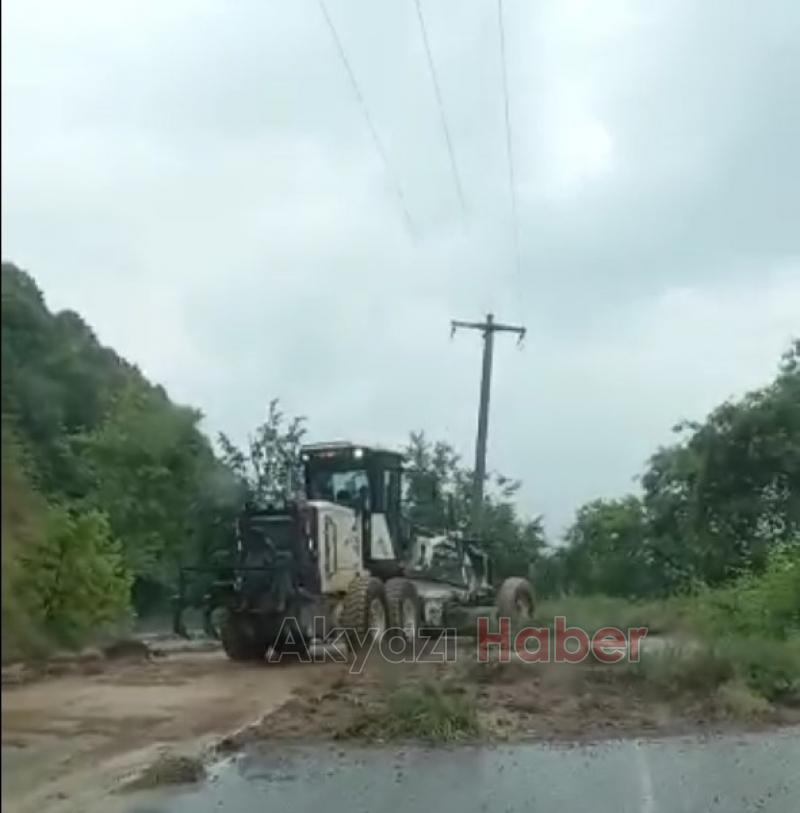 Toprak kaydı yol kapandı