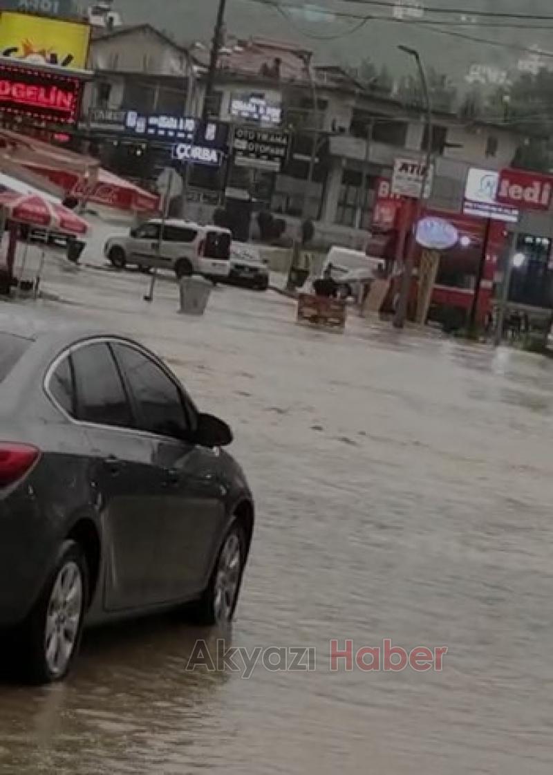 Caddeler suyla doldu, dereler taşma noktasına geldi
