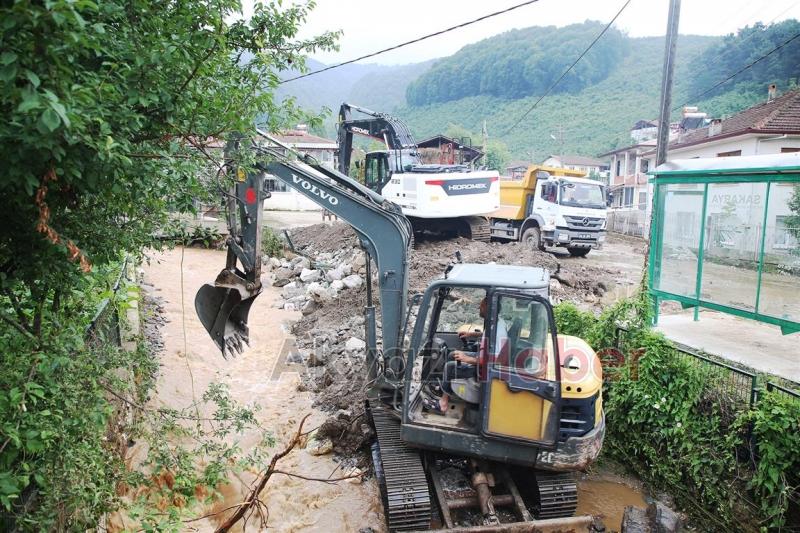 Büyükşehir’den selden etkilenen bölgeye anında müdahale