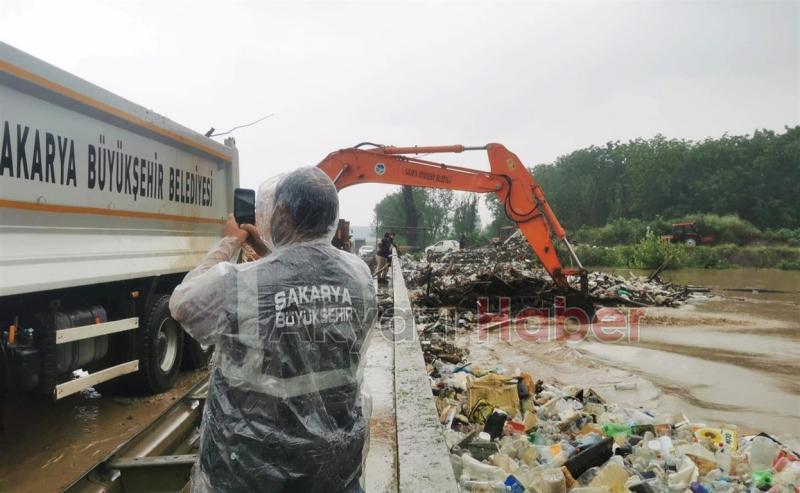 Büyükşehir’den selden etkilenen bölgeye anında müdahale