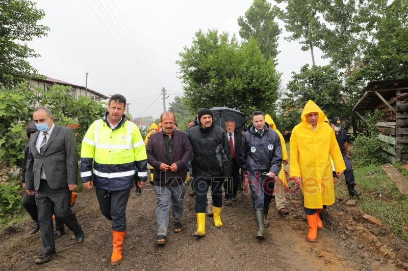 Vali Kaldırım Akyazı'da sel bölgesinde