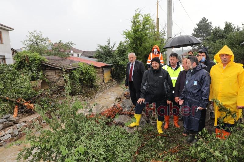 Vali Kaldırım Akyazı'da sel bölgesinde