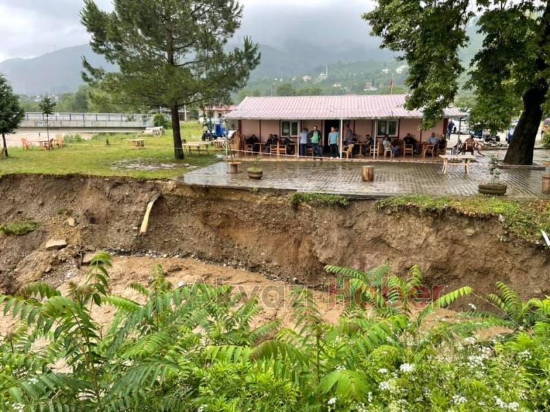Taşburun ve Ballıkaya Mahallelerinde Sel meydana geldi