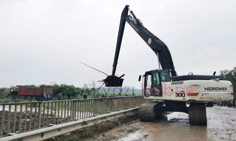 Selin vurduğu Akyazı'da yaralar sarılıyor