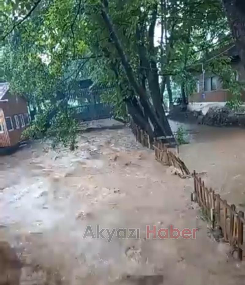 Alabalık tesisi ve restoran sular altında