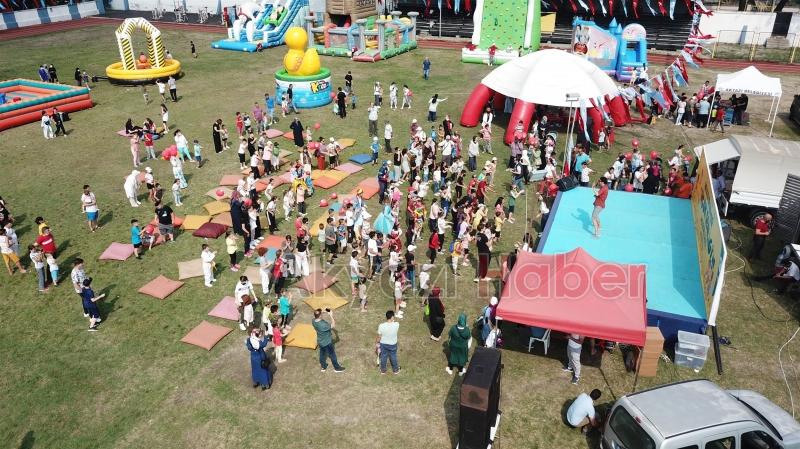 Akyazı çocuk şenliğinde çocuklar doyasıya eğlendi
