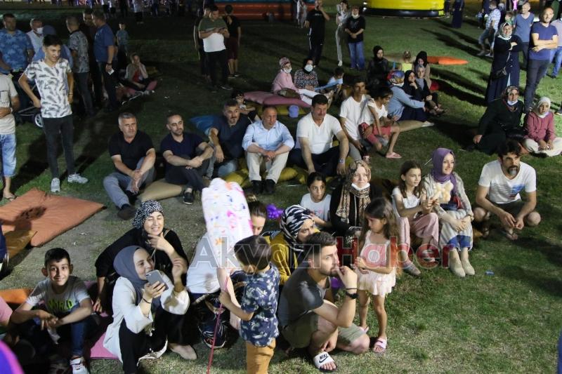 Akyazı çocuk şenliğinde çocuklar doyasıya eğlendi