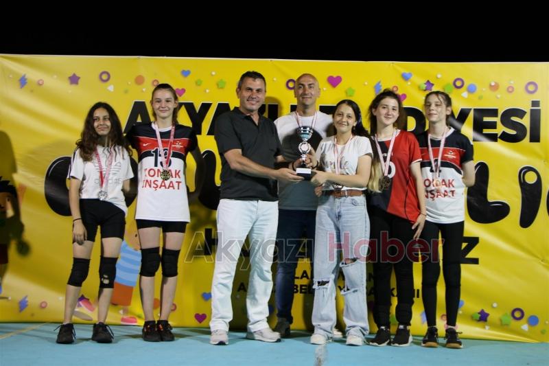 Akyazı çocuk şenliğinde çocuklar doyasıya eğlendi