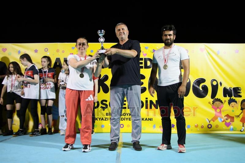 Akyazı çocuk şenliğinde çocuklar doyasıya eğlendi