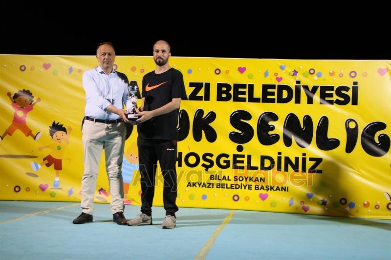 Akyazı çocuk şenliğinde çocuklar doyasıya eğlendi