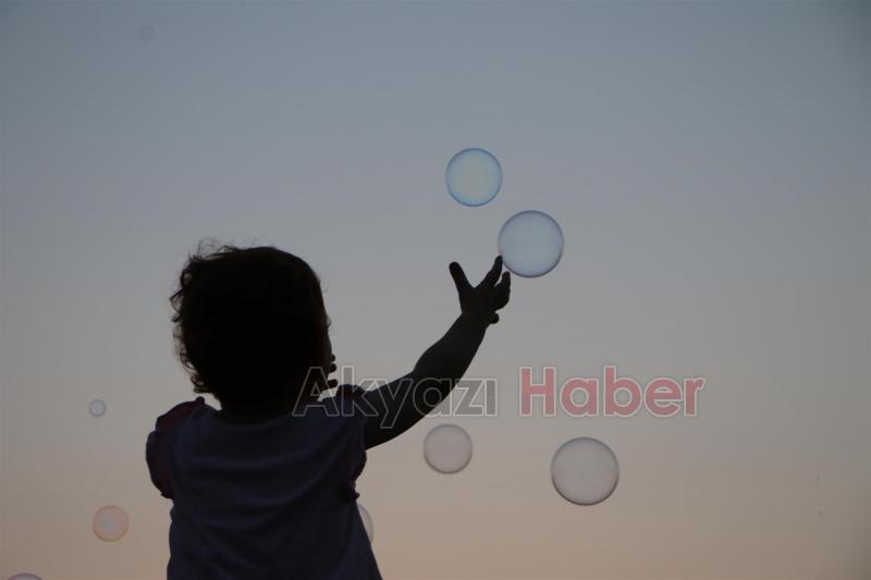 Akyazı çocuk şenliğinde çocuklar doyasıya eğlendi