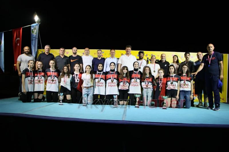 Akyazı çocuk şenliğinde çocuklar doyasıya eğlendi