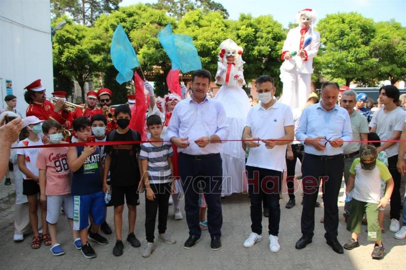 Akyazı çocuk şenliğinde çocuklar doyasıya eğlendi