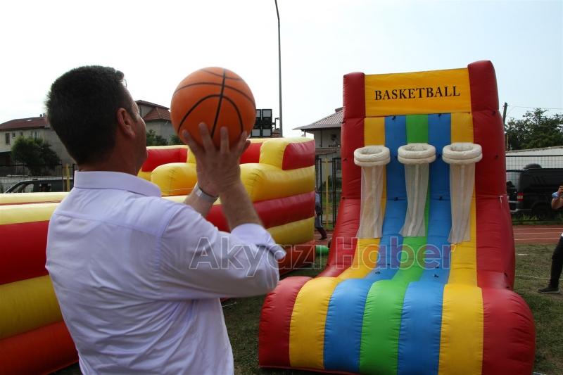 Akyazı çocuk şenliğinde çocuklar doyasıya eğlendi