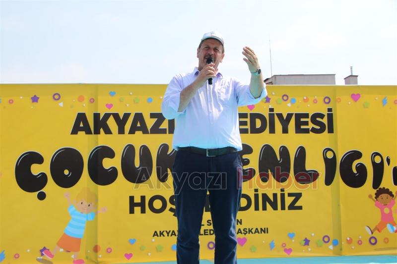 Akyazı çocuk şenliğinde çocuklar doyasıya eğlendi
