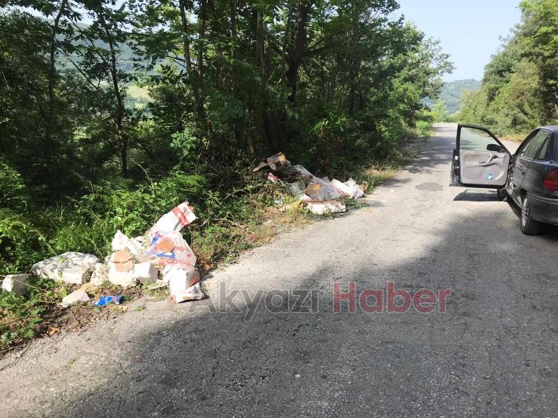 Kurban atıklarını ormana attılar
