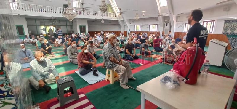 Akyazıda 10 ayrı camide cemaate afet eğitimi verildi