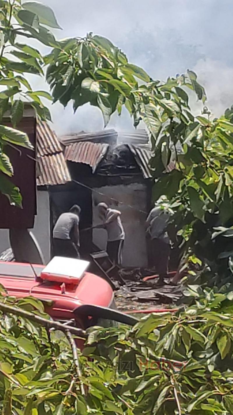 Bina alev alev yandı