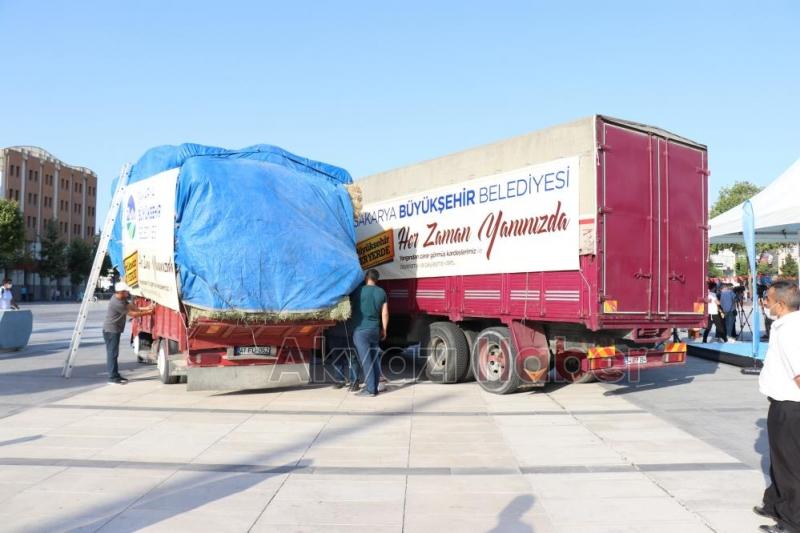 Sakarya’dan yangın bölgelerine yardım kamyonu