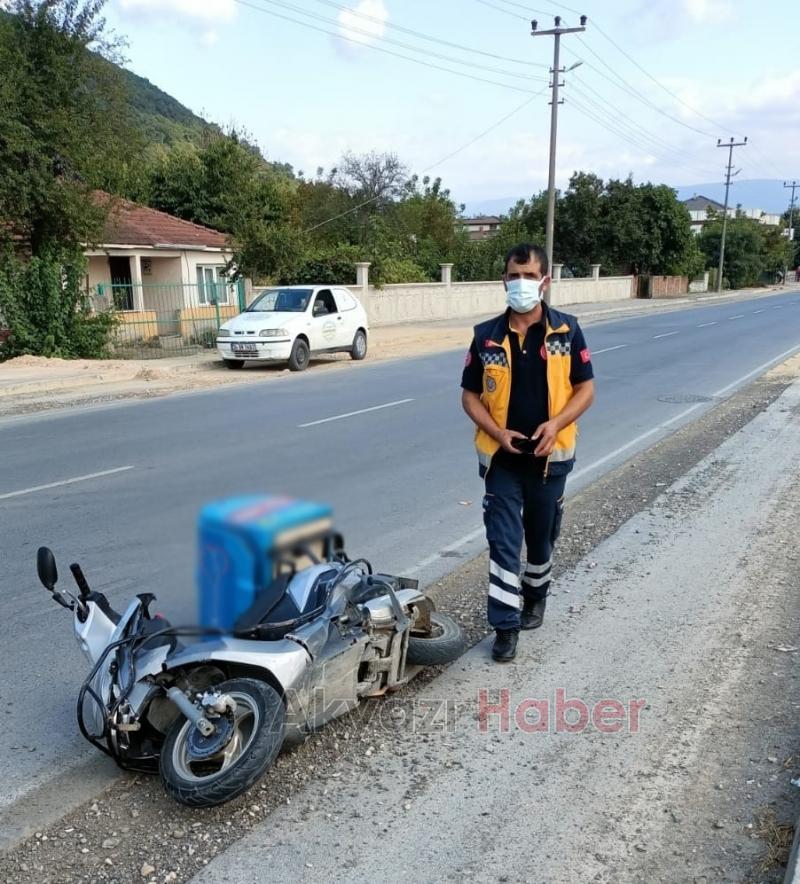Motosikletli kurye kazada yaralandı