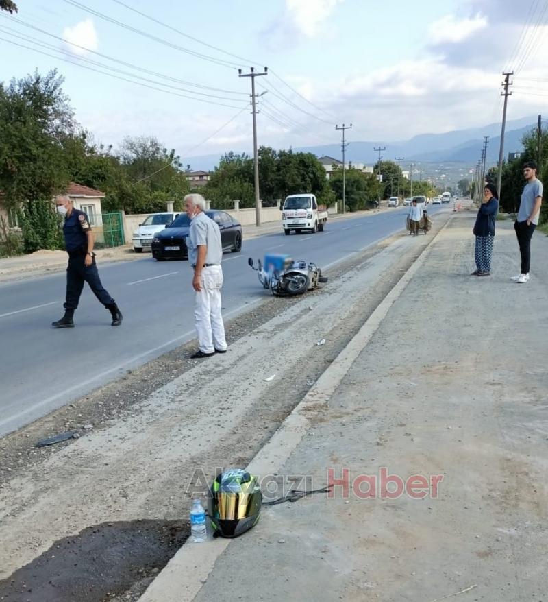 Motosikletli kurye kazada yaralandı