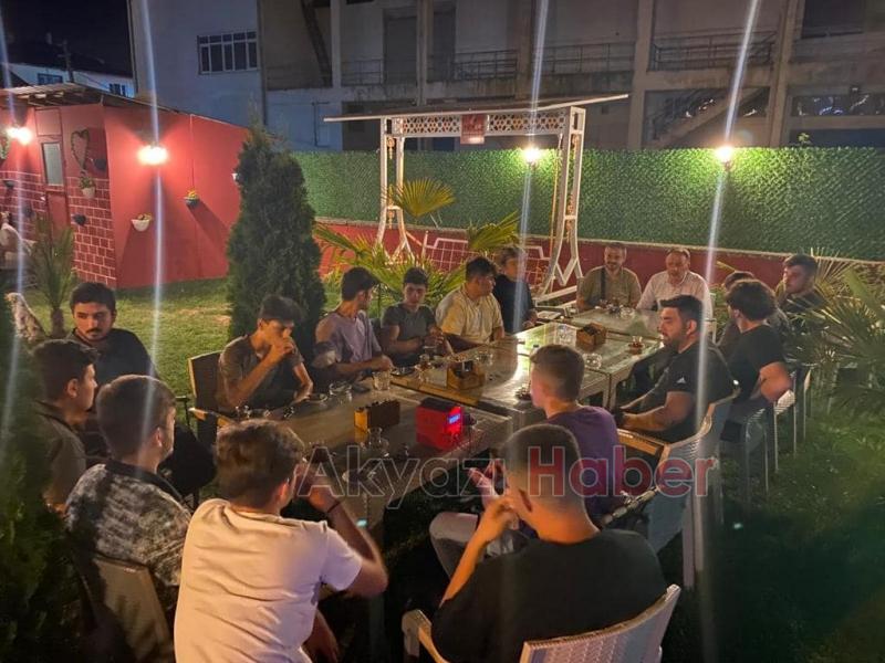 Mesut Ekrem, gençlerle buluştu