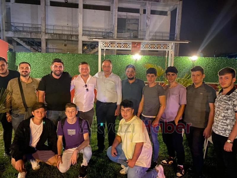 Mesut Ekrem, gençlerle buluştu