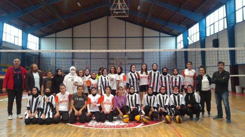 Voleybol Müsabakalarında ilk maçlar oynandı