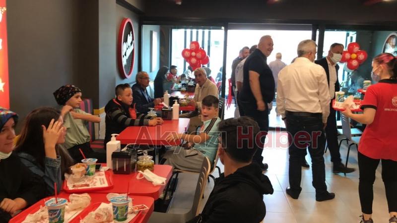 Öncü Döner'in 93. Şubesi Akyazı'da açıldı