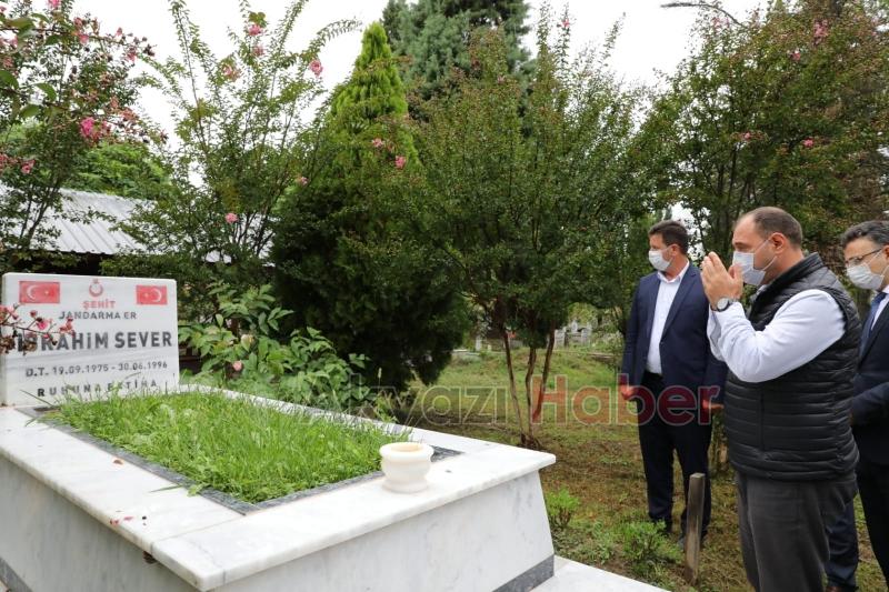 Vali Kaldırım Akyazı'da ziyaretlerde bulundu