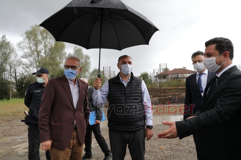 Vali Kaldırım Akyazı'da ziyaretlerde bulundu